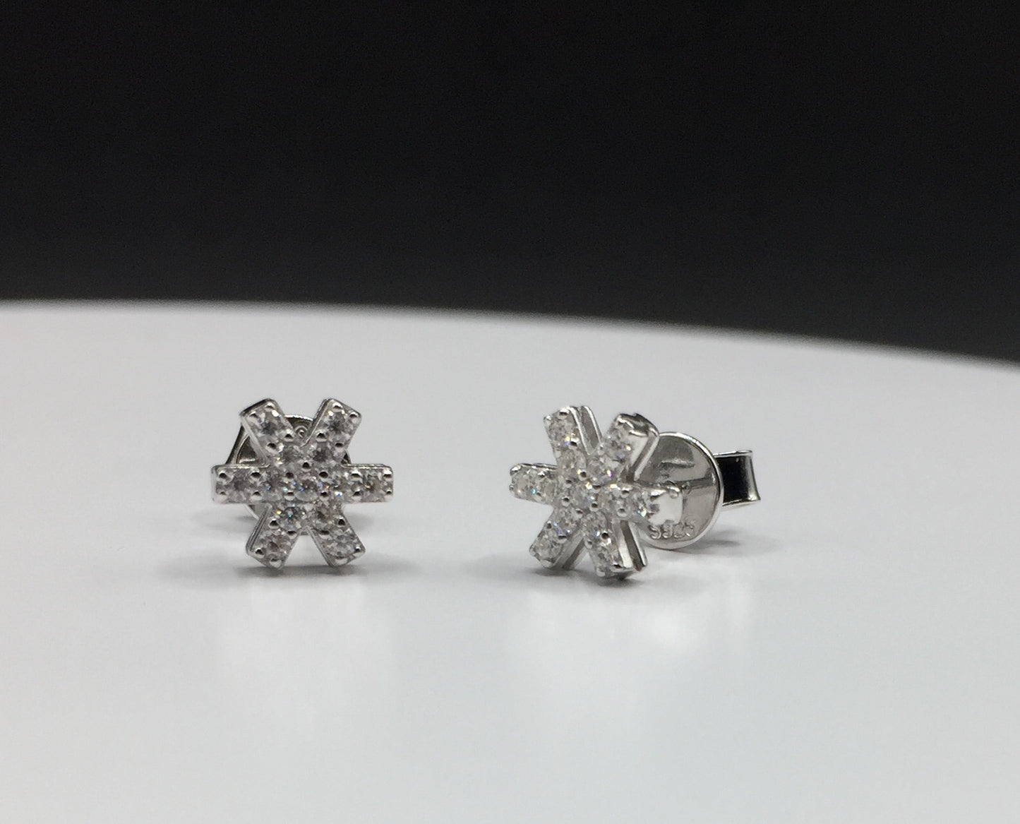“Icy Snow” Snowflake Moissanite Stud Earrings