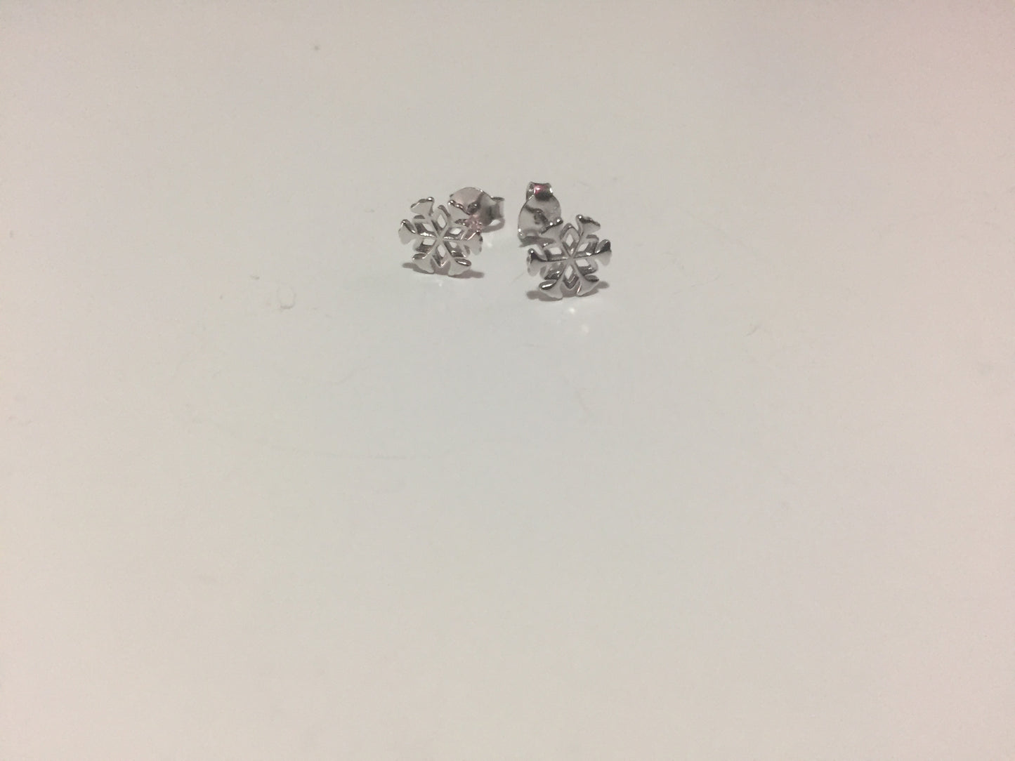 "Keep it cooooool" Snowflake Studs