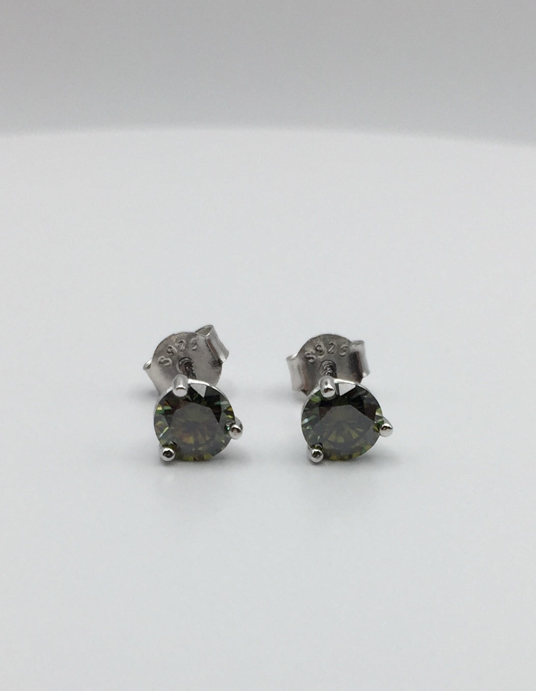 5mm Camoflauge Green Moissanite Stud Earrings (0.5ct)