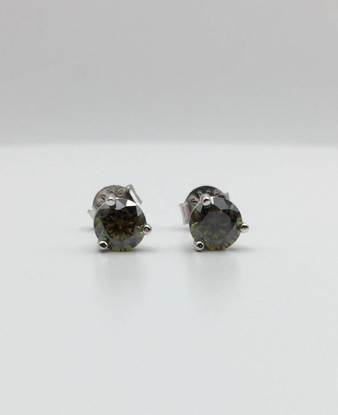 5mm Camoflauge Green Moissanite Stud Earrings (0.5ct)