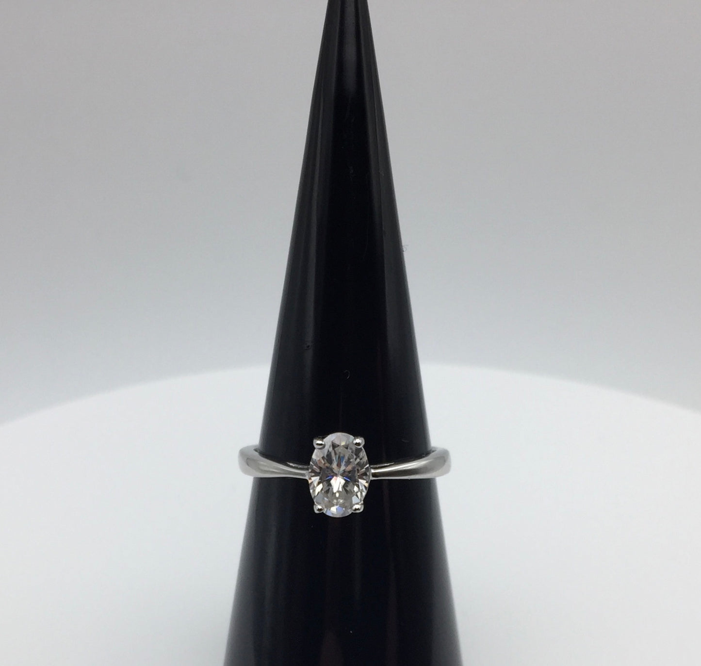 Oval Cut Solitaire 1ct Moissanite Ring