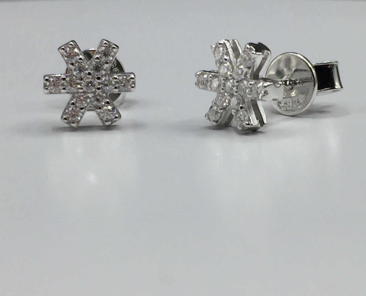 “Icy Snow” Snowflake Moissanite Stud Earrings