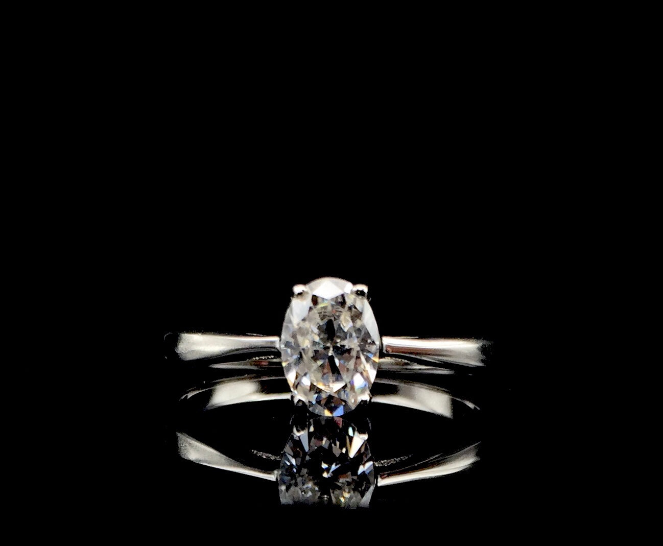 Oval Cut Solitaire 1ct Moissanite Ring