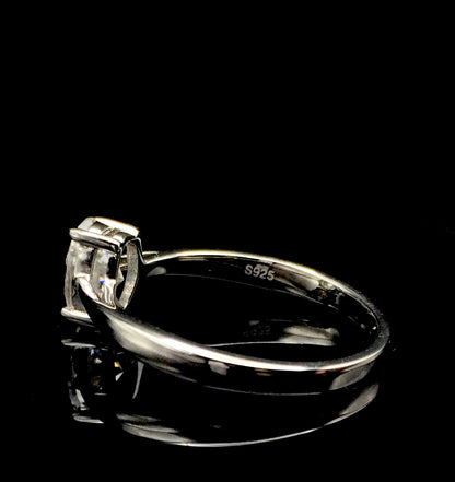 Oval Cut Solitaire 1ct Moissanite Ring