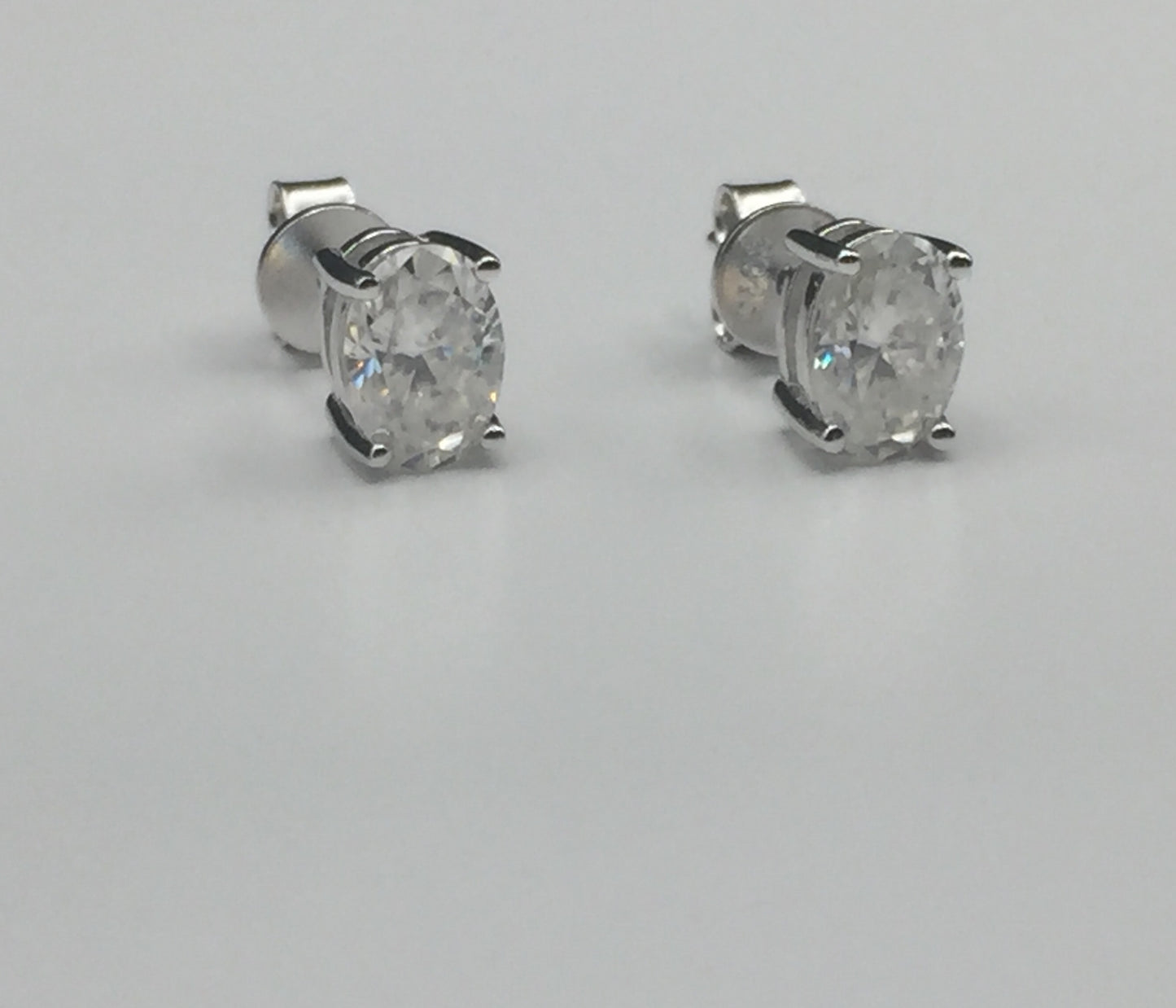 Oval Cut Moissanite Stud Earrings (1 Carat)