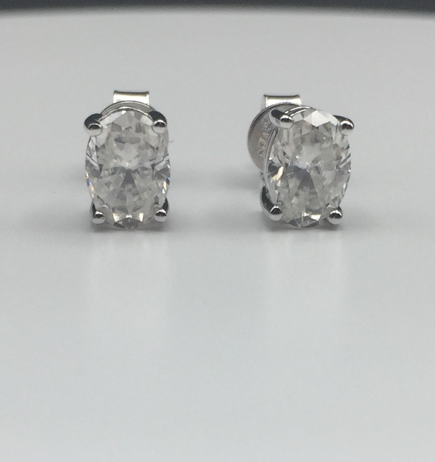 Oval Cut Moissanite Stud Earrings (1 Carat)