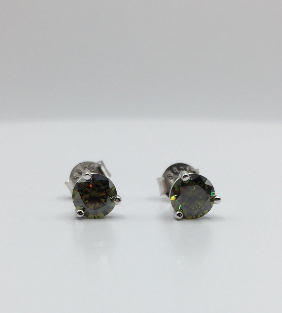 5mm Camoflauge Green Moissanite Stud Earrings (0.5ct)