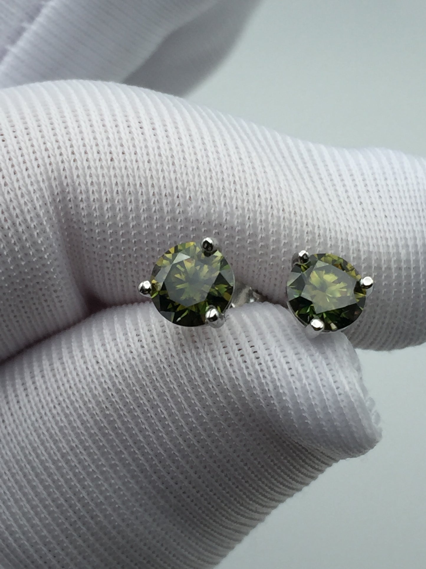 5mm Camoflauge Green Moissanite Stud Earrings (0.5ct)
