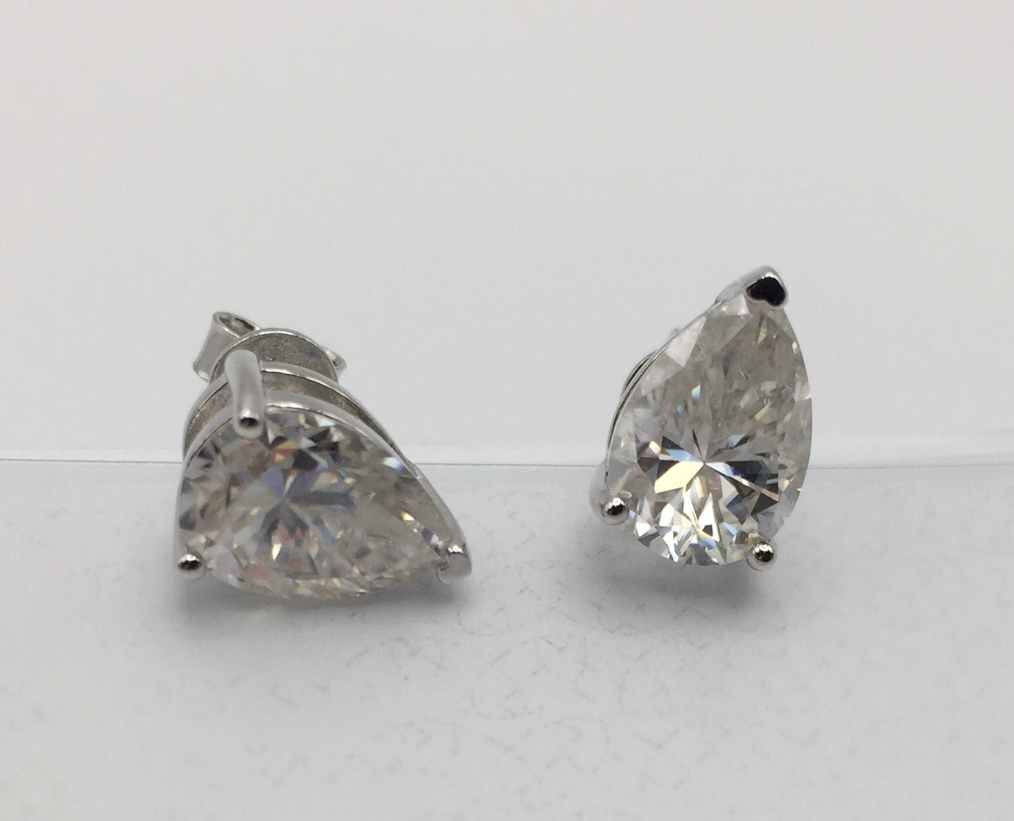 Pear Cut Moissanite Stud Earrings (2 Carat)