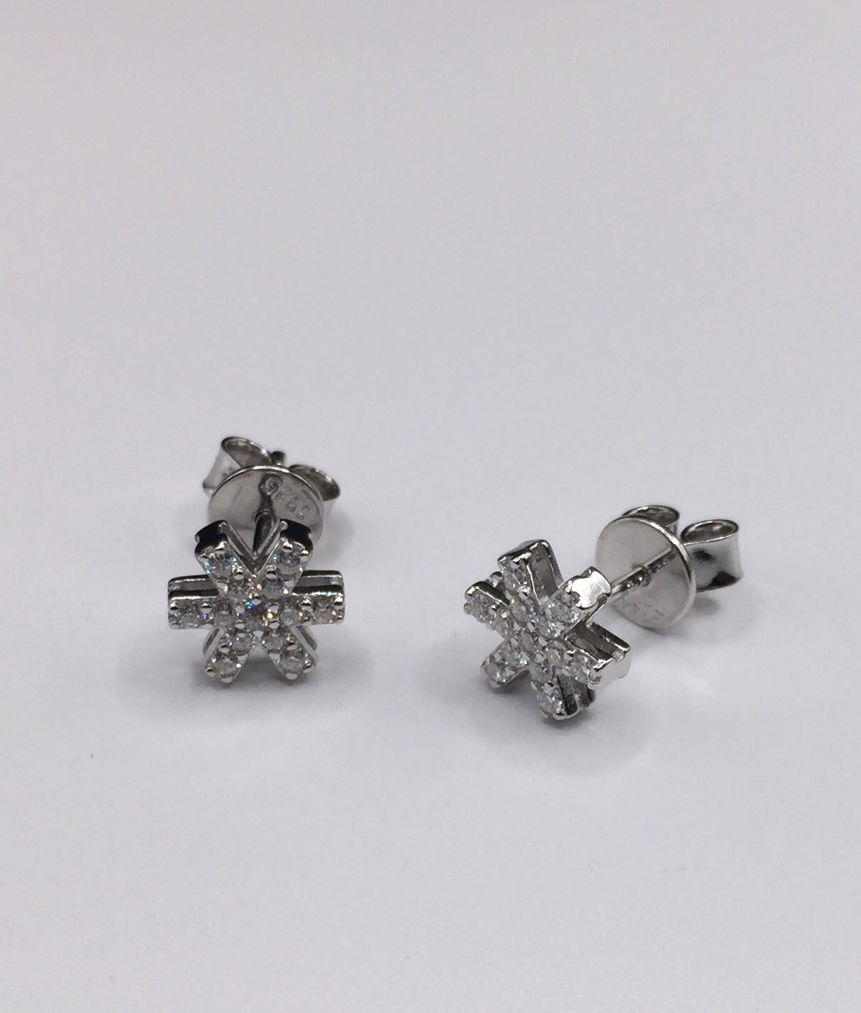 “Icy Snow” Snowflake Moissanite Stud Earrings