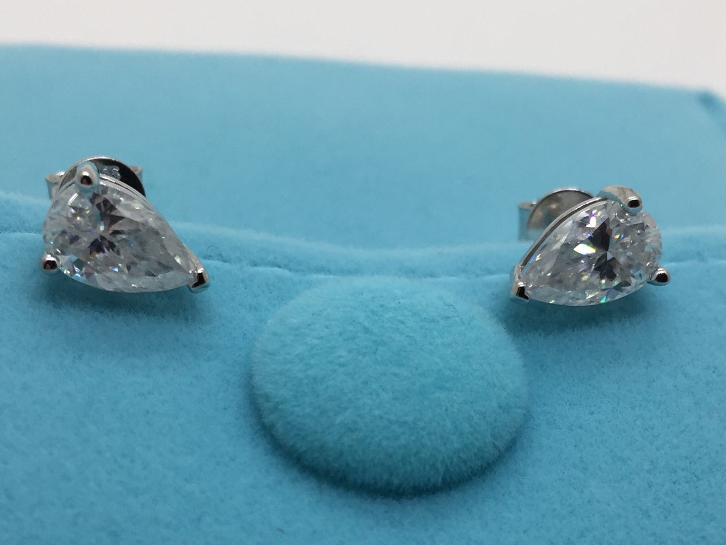 Pear Cut Moissanite Stud Earrings (1 Carat)