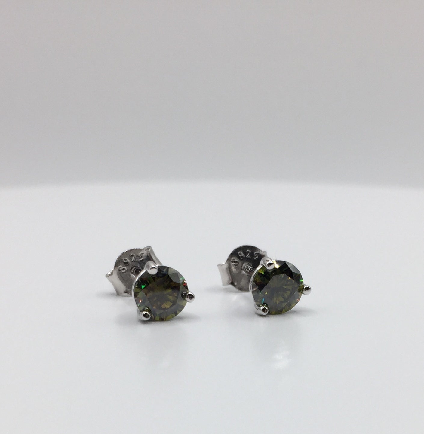 5mm Camoflauge Green Moissanite Stud Earrings (0.5ct)