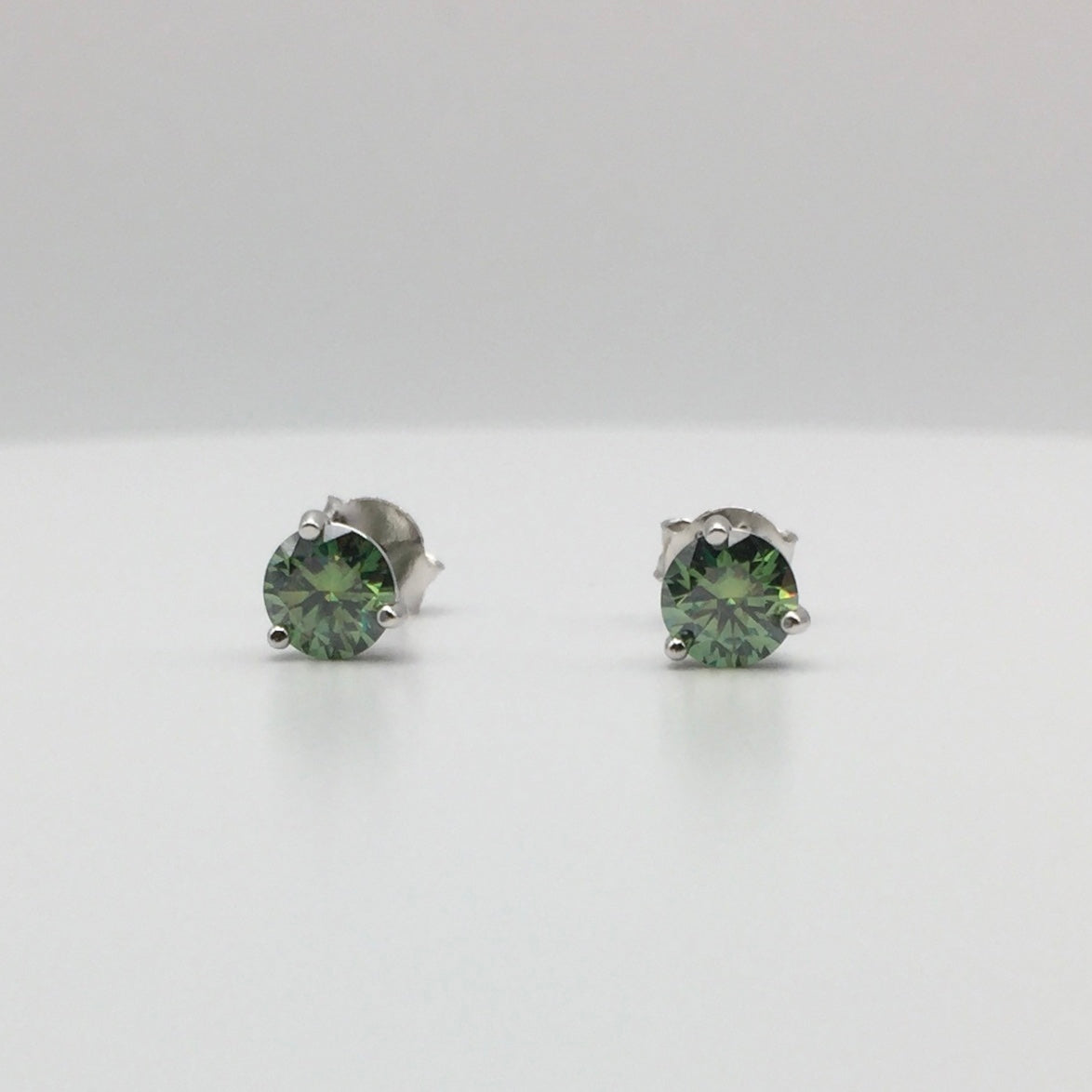 5mm Bluish-Green Moissanite Stud Earrings (0.5ct)