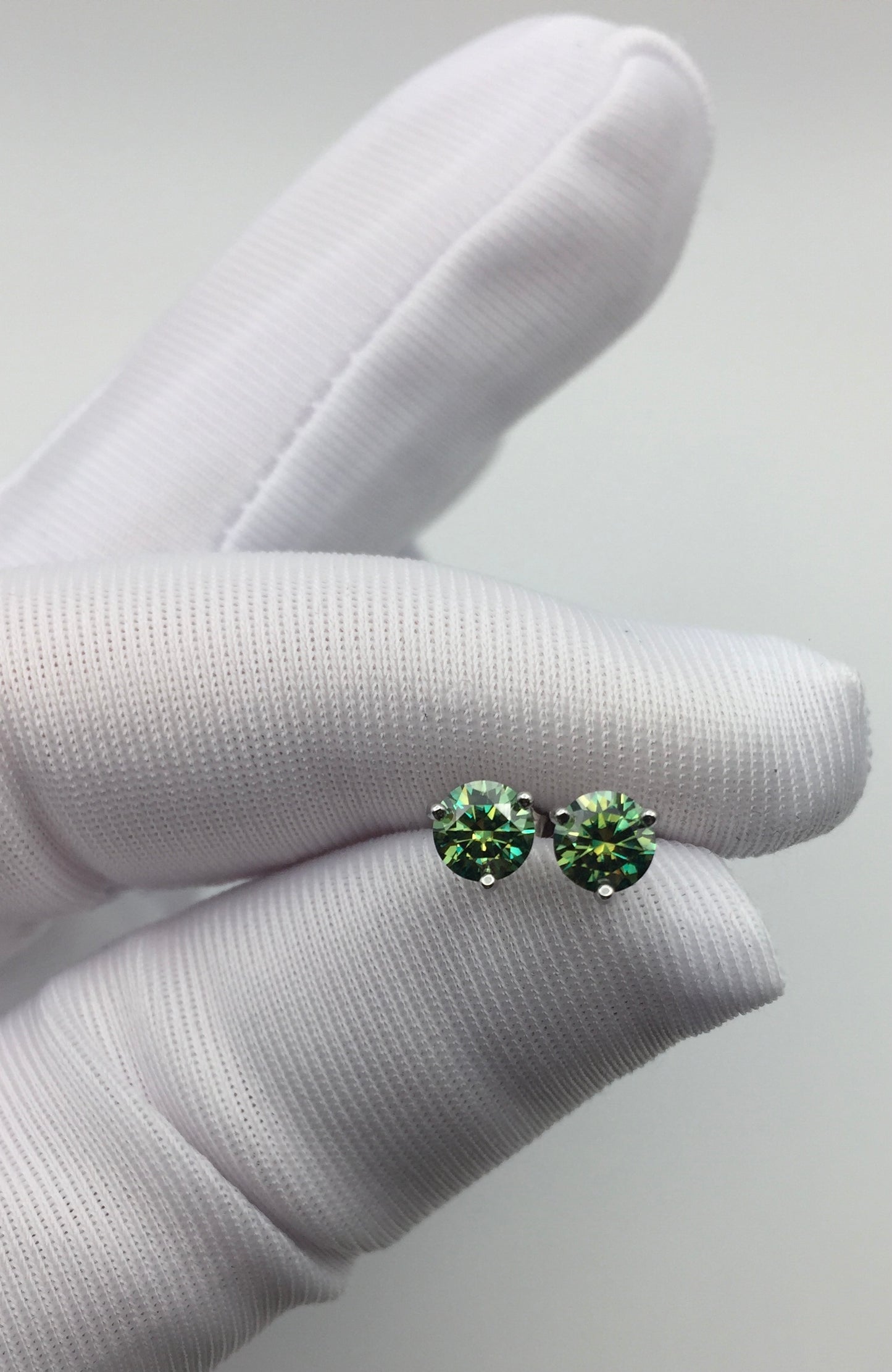 5mm Bluish-Green Moissanite Stud Earrings (0.5ct)