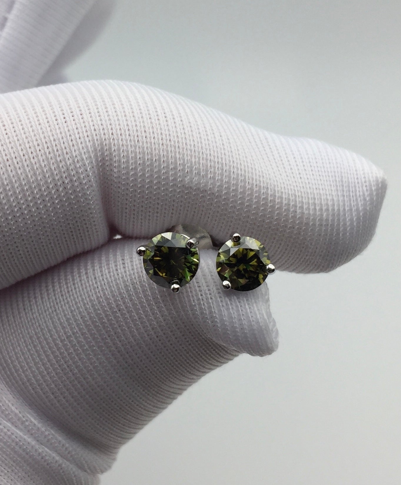 5mm Camoflauge Green Moissanite Stud Earrings (0.5ct)