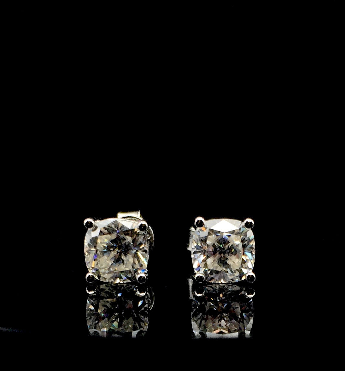 Cushion Cut Moissanite Stud Earrings (1 Carat)