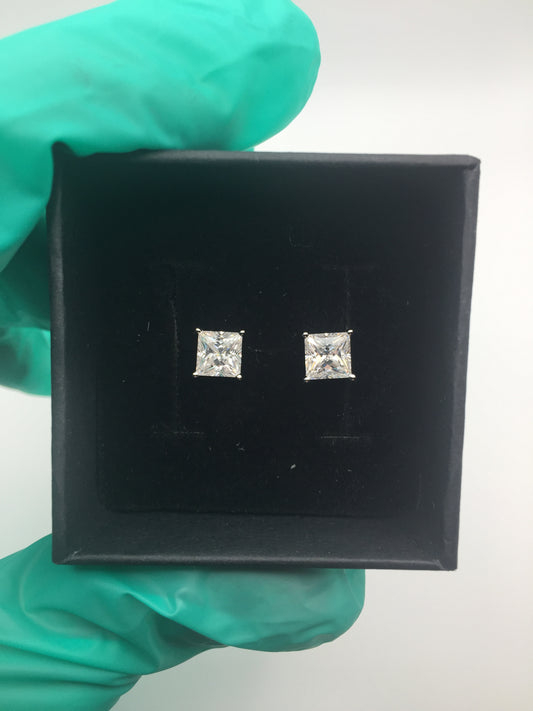 Princess Cut Moissanite Stud Earrings (1 Carat)