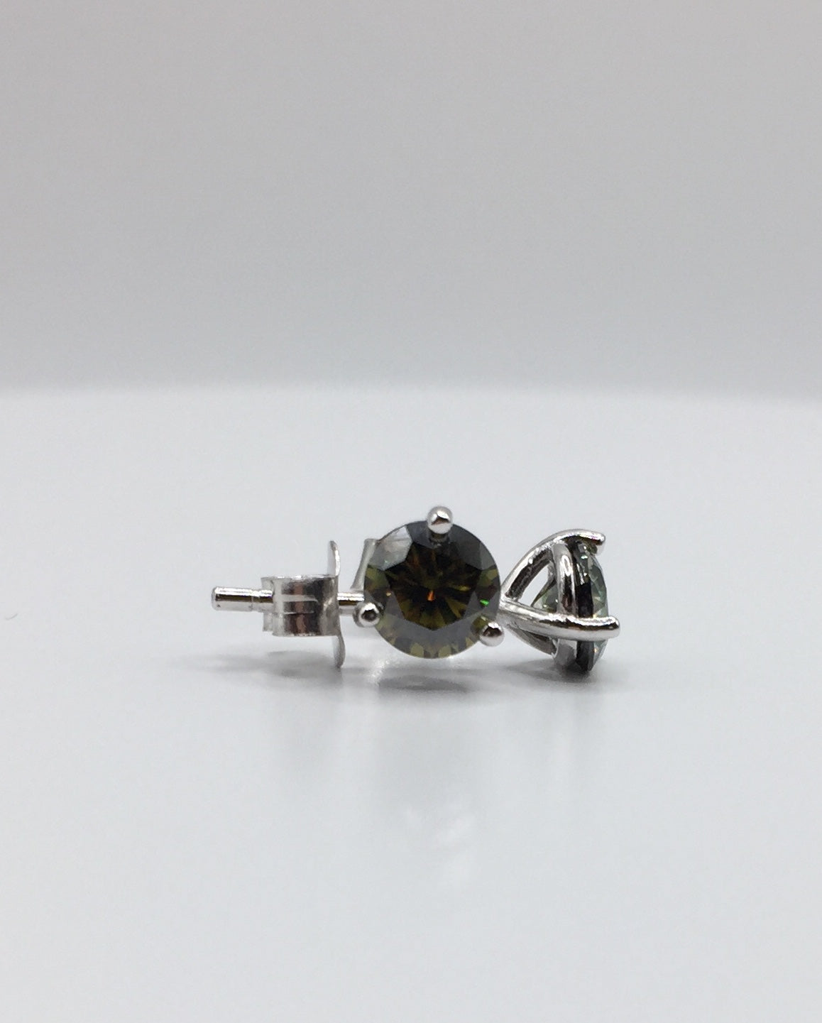 5mm Camoflauge Green Moissanite Stud Earrings (0.5ct)