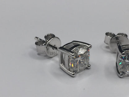 Cushion Cut Moissanite Stud Earrings (1 Carat)
