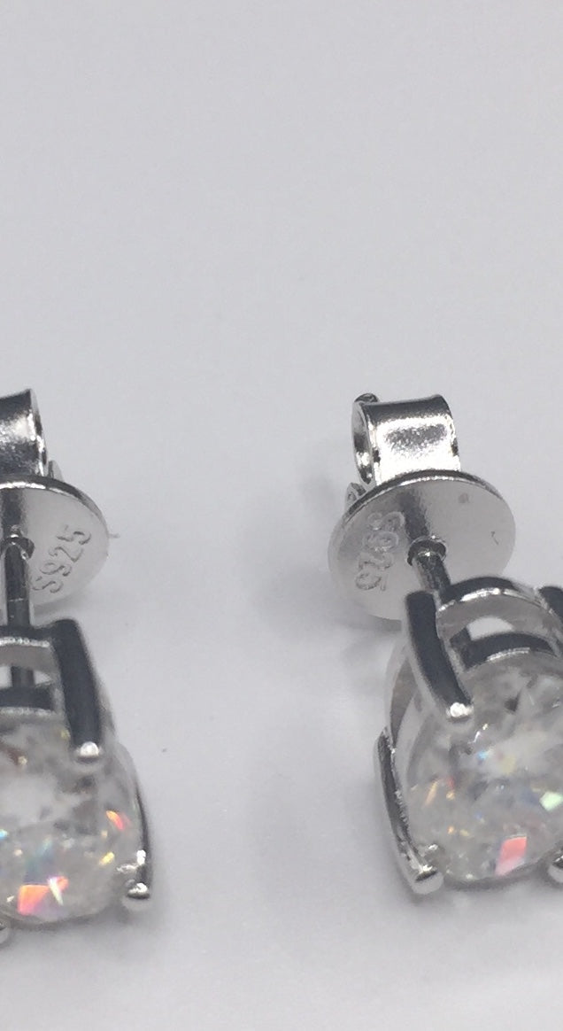 Oval Cut Moissanite Stud Earrings (1 Carat)