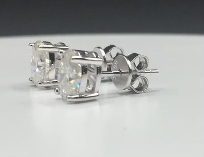 Oval Cut Moissanite Stud Earrings (1 Carat)